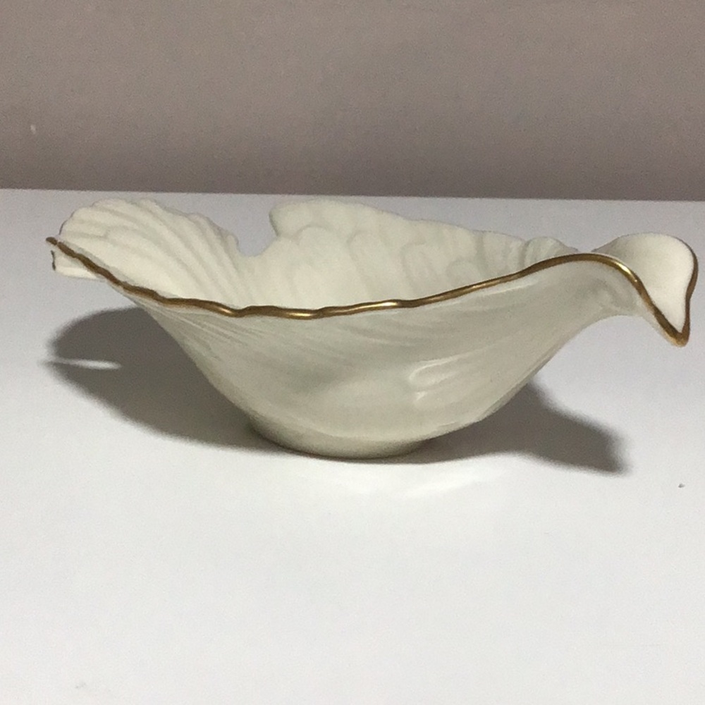Lenox Collection, Vintage , Dove shaped dish with 24K Gold Trim, EC